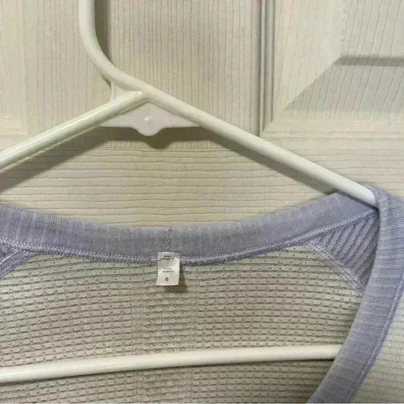Luluemon Women's Swiftly Tech White And Blue Long Sleeve Sz 6 - Picture 3 of 8